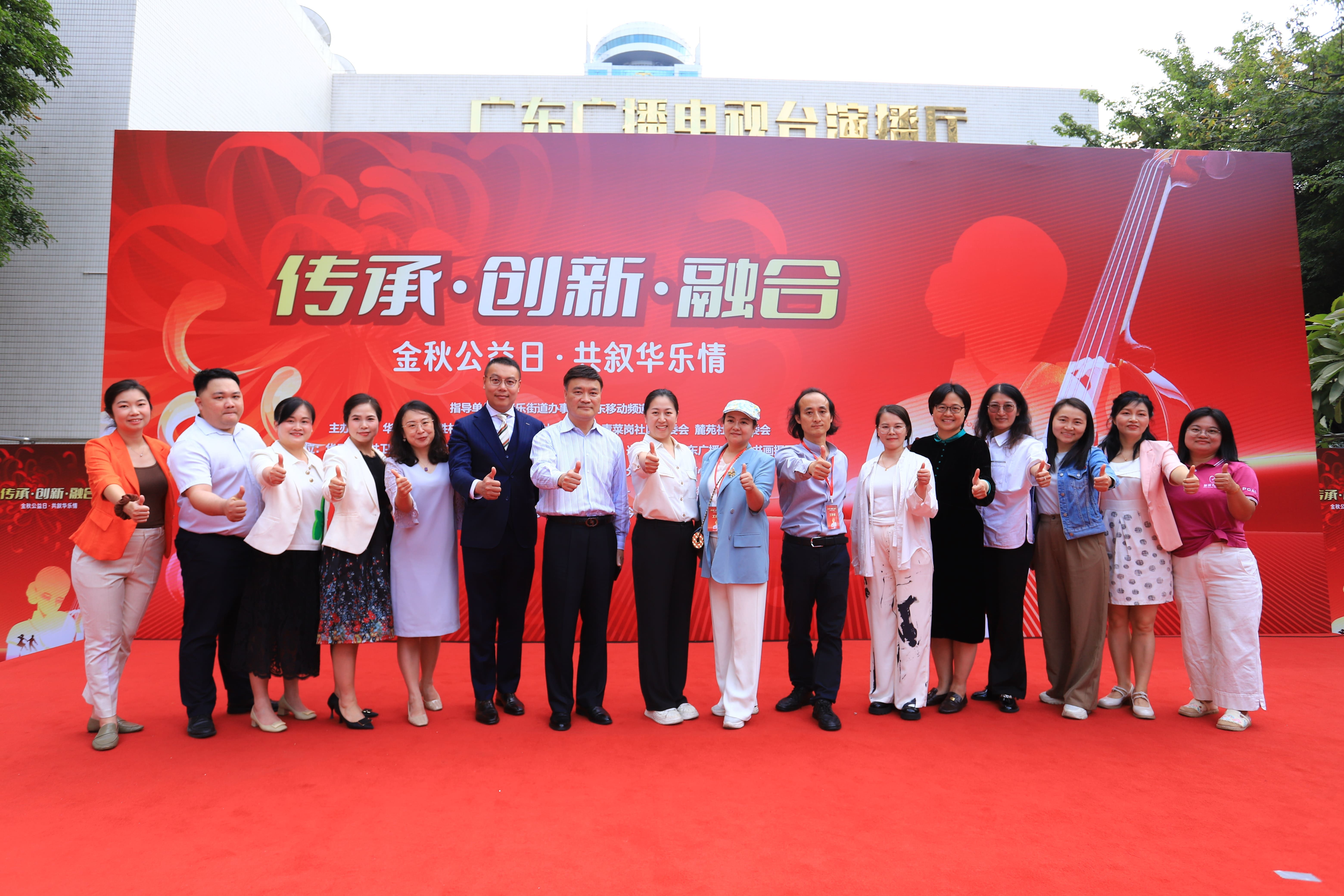 爱游戏官网网页版入口-靓丽开篇！开幕式精彩演绎，传递和平与友谊