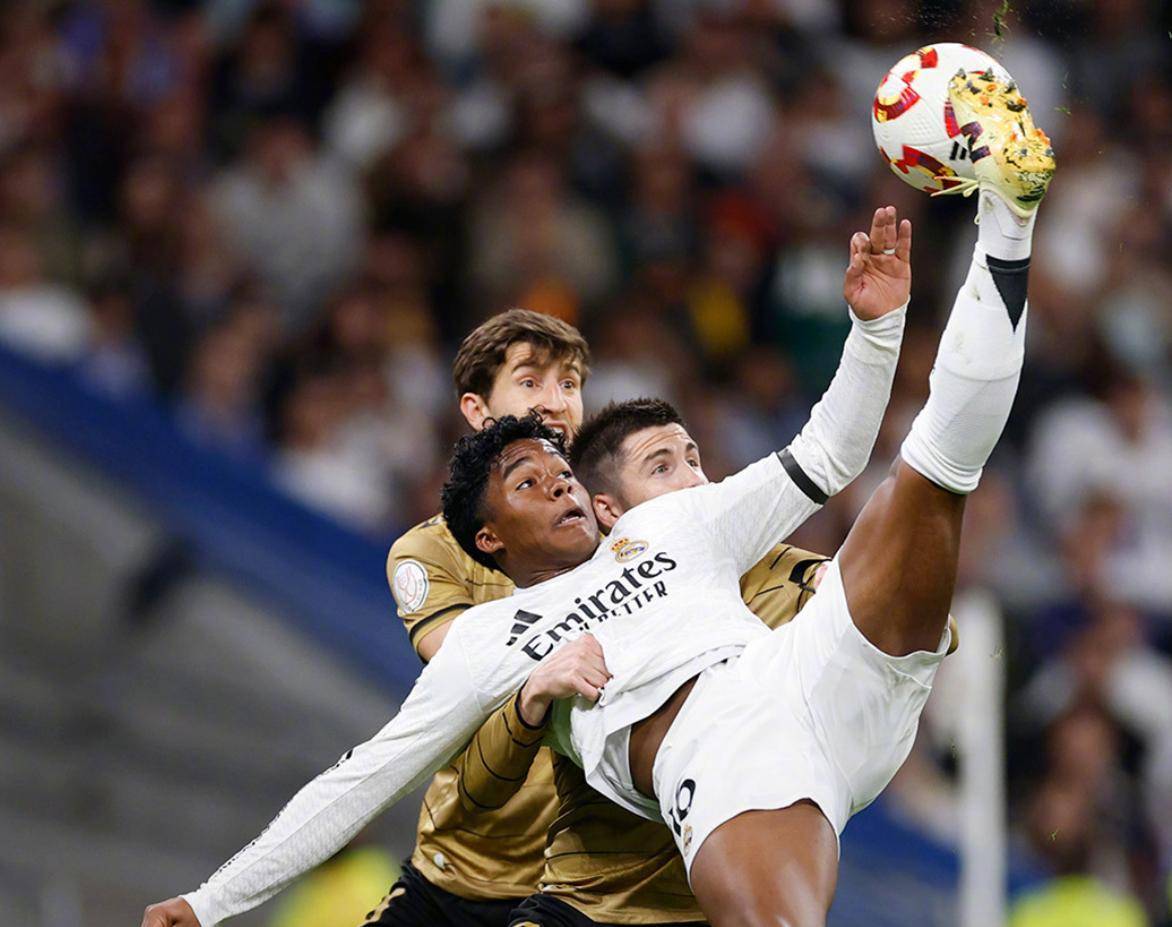 爱游戏体育平台-皇马神奇绝杀巴黎，主场连胜气势如虹