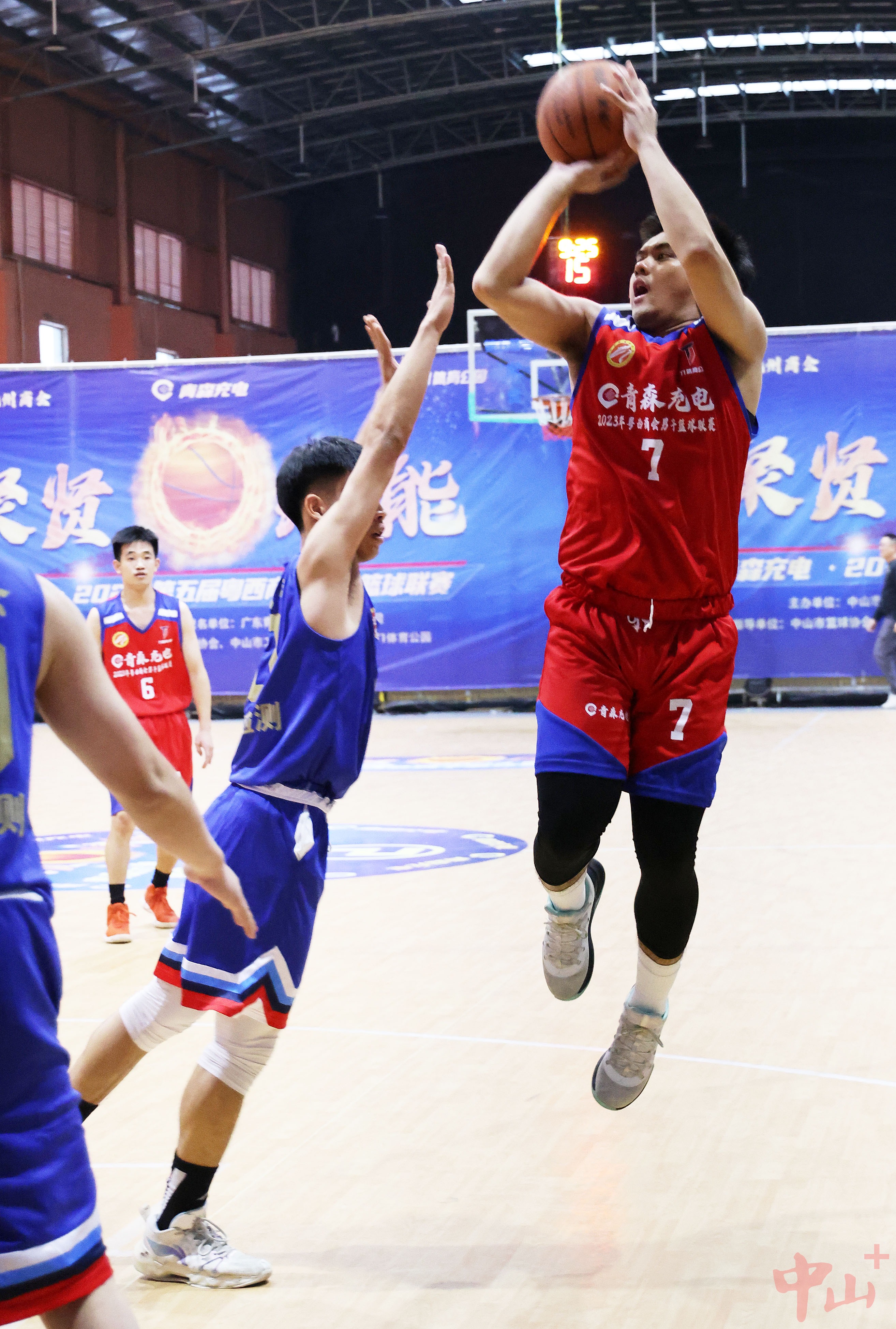 爱游戏体育官网-包含红火比拼，全国篮球联赛擂台热烈不减的词条