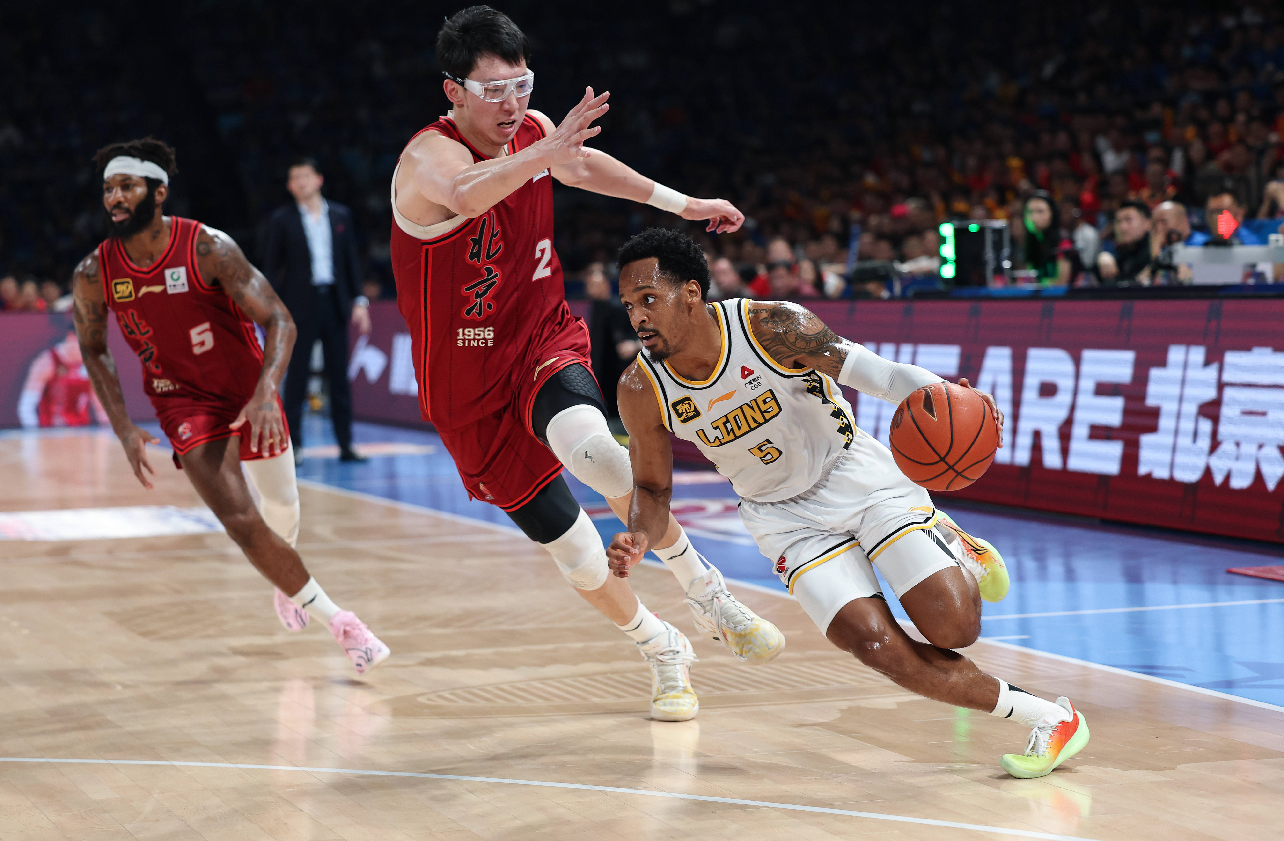 爱游戏官方入口-关于北京队遭遇挑战，险胜浙江队晋级CBA半决赛！的信息