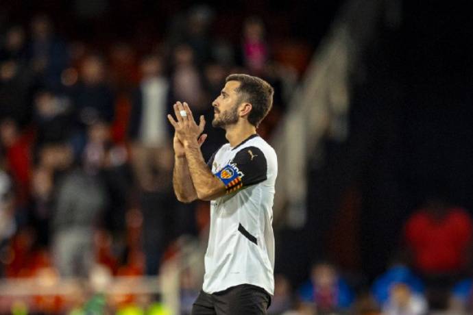 爱游戏体育平台-瓦伦西亚后卫护住球门，球队保持不败