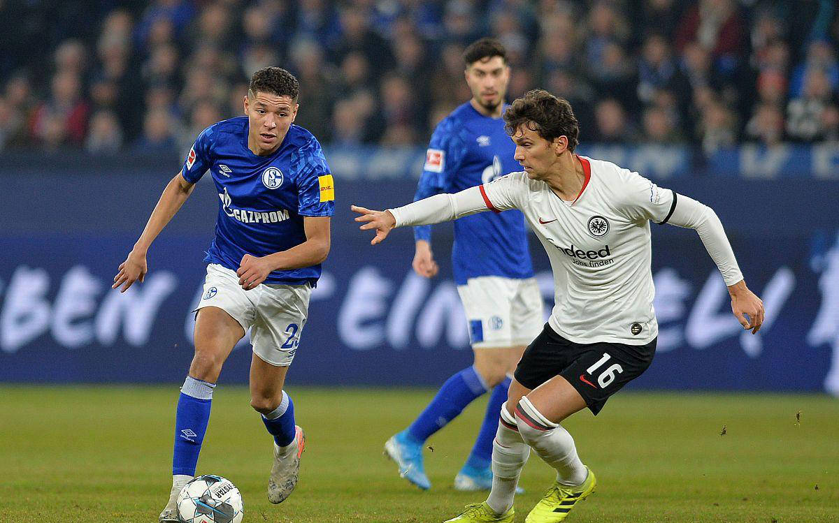 关于沃尔夫斯堡签下新后卫，强化防线以期冲击欧洲赛场的信息