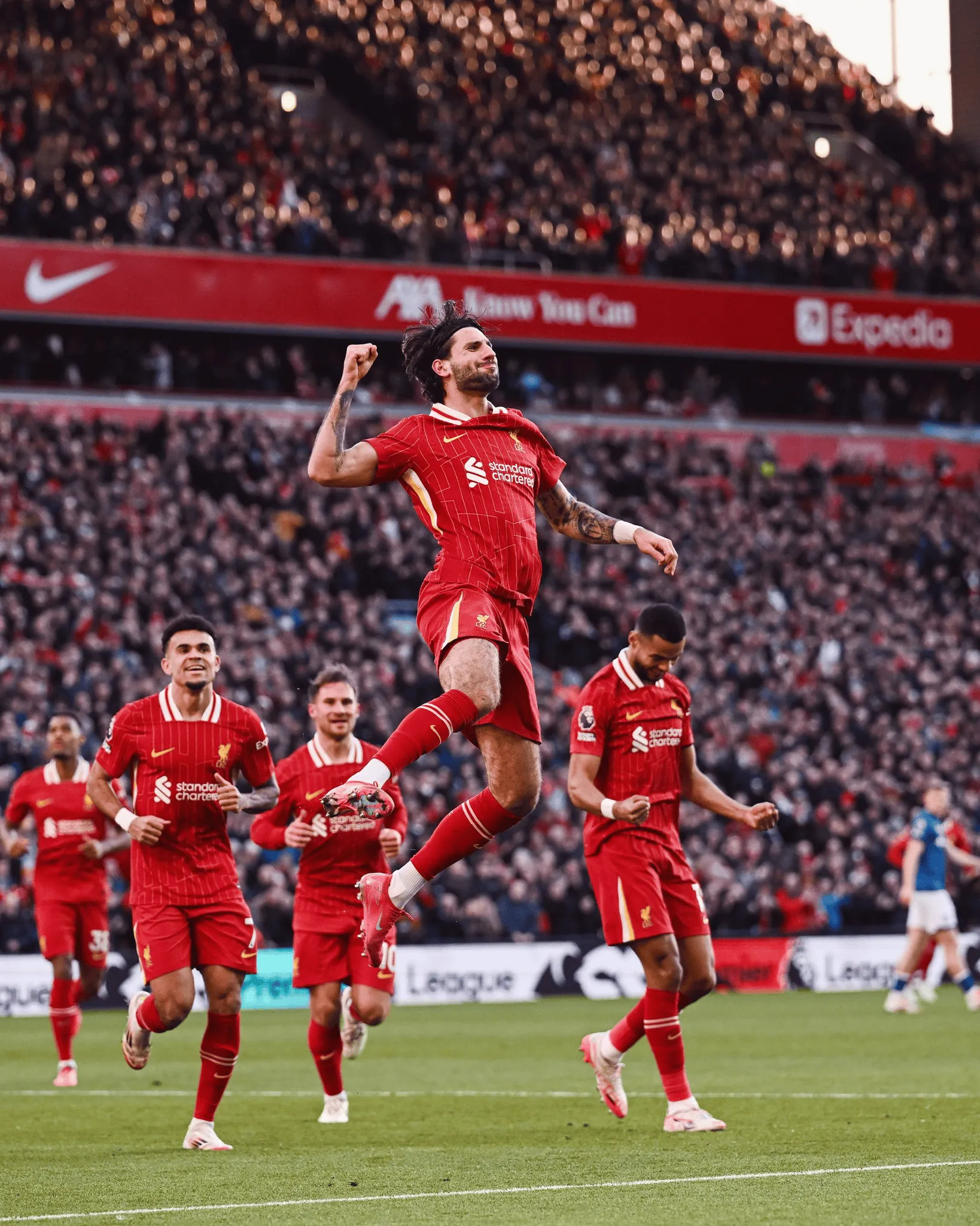 爱游戏入口-热刺客场3-2逆转利物浦，取得关键胜利的简单介绍