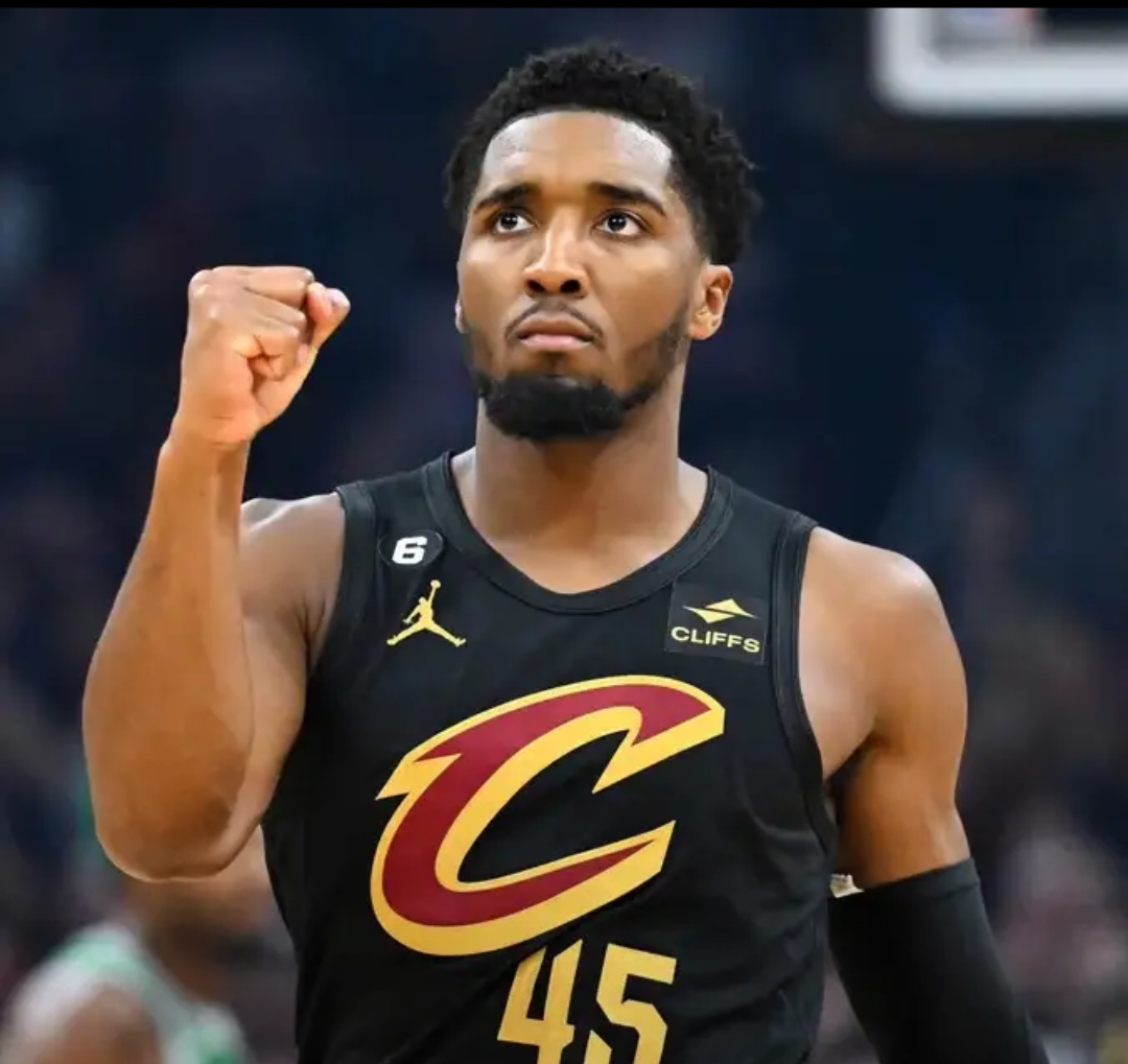 爱游戏-关于米切尔连得10分，爵士逆转击败太阳终结三连败的信息