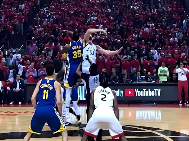 猛龙主场力克雄鹿，伦纳德30分