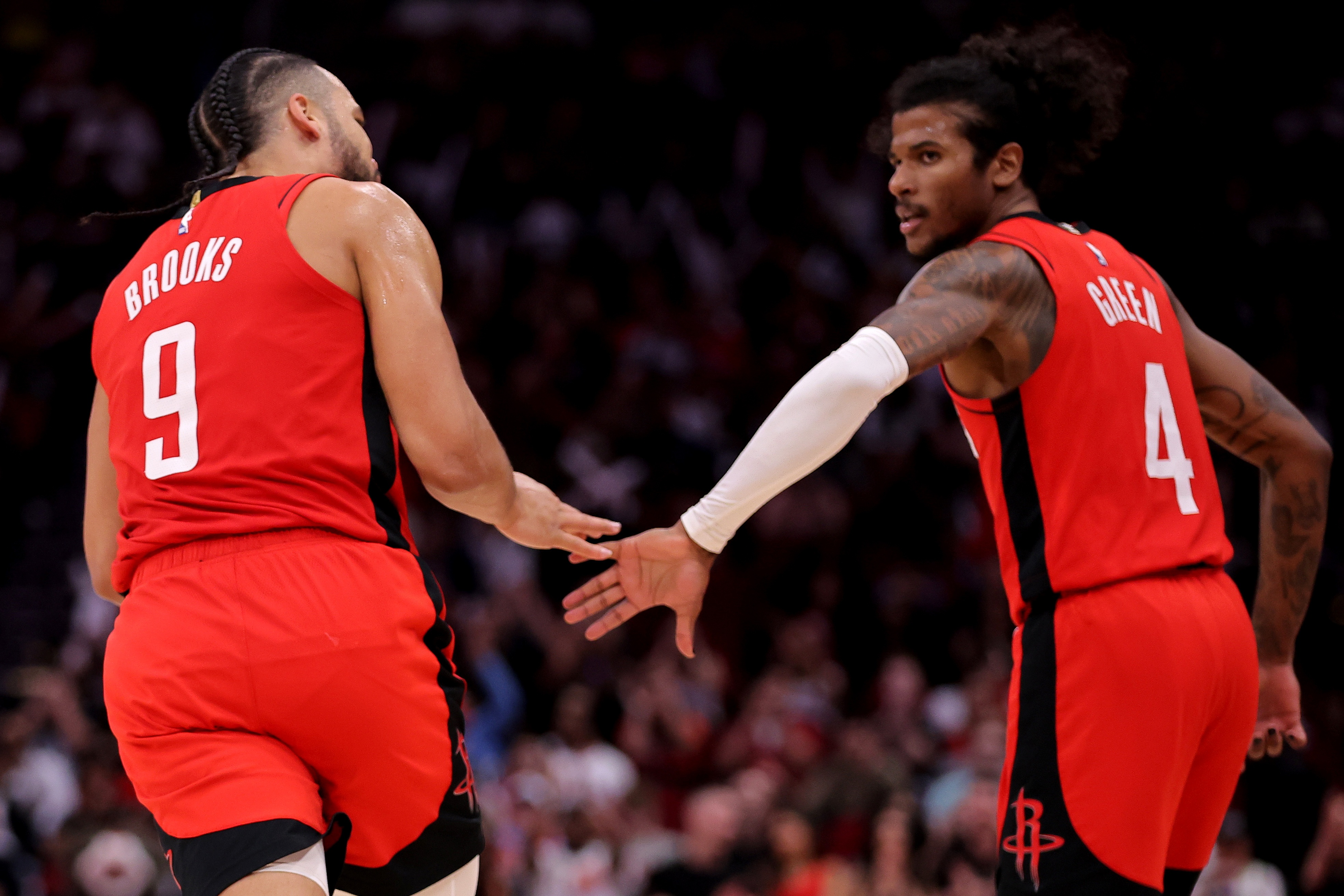 火箭大胜灰熊，豪取六连胜