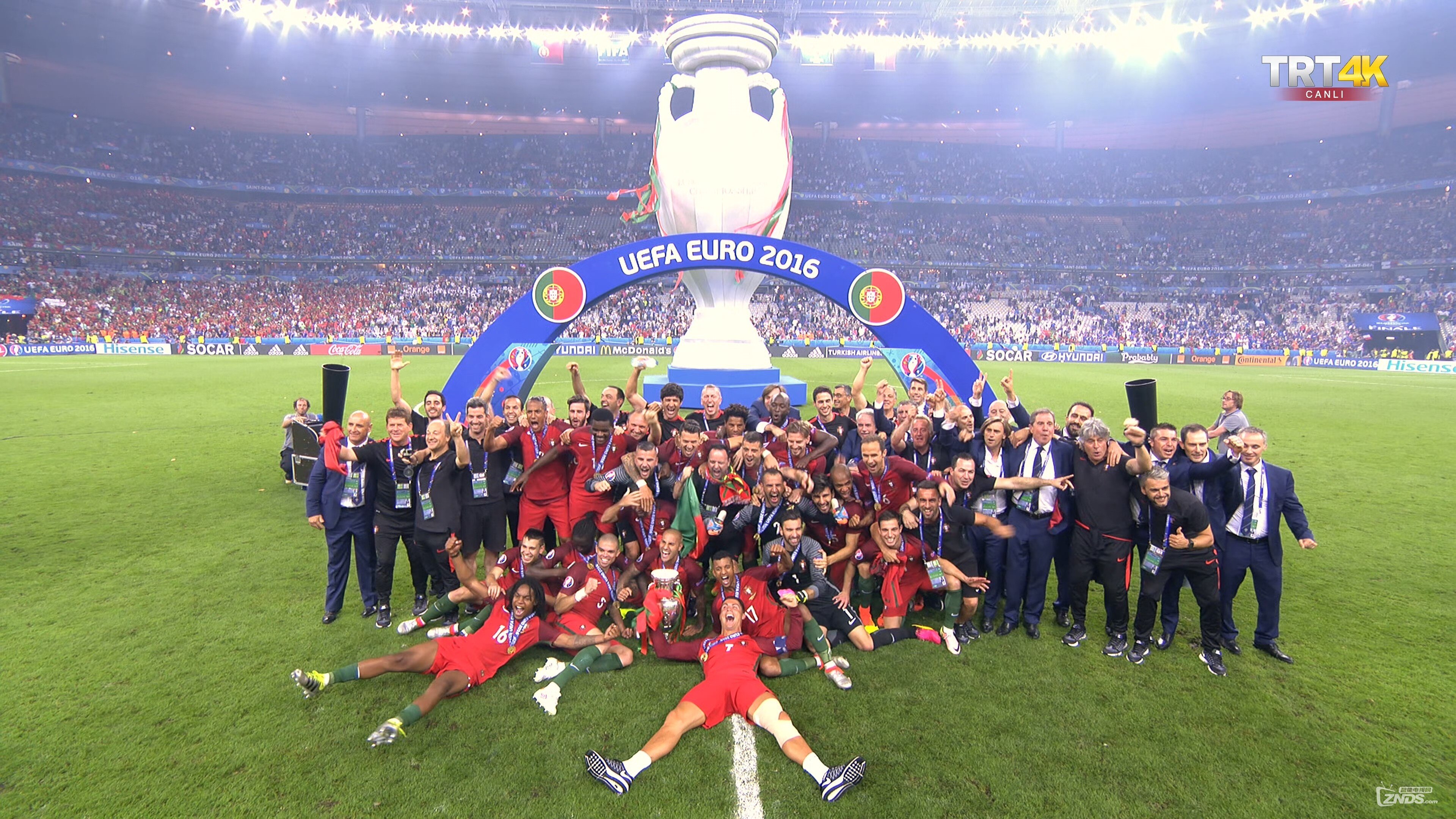 法国队稳操胜券，昂首挺进淘汰赛的简单介绍