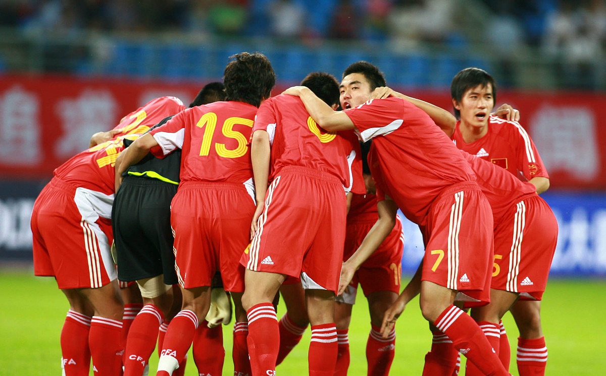 爱游戏体育地址-关键一役，球队在比赛中发挥出色突破对手