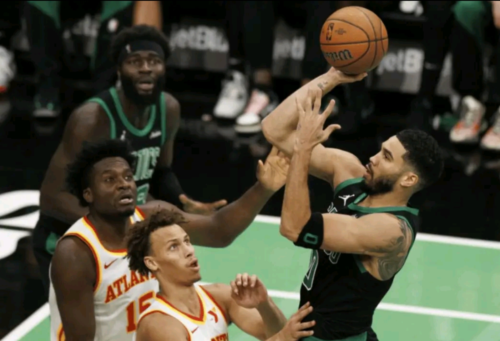 老鹰队员投篮稳定，轻松取胜的简单介绍